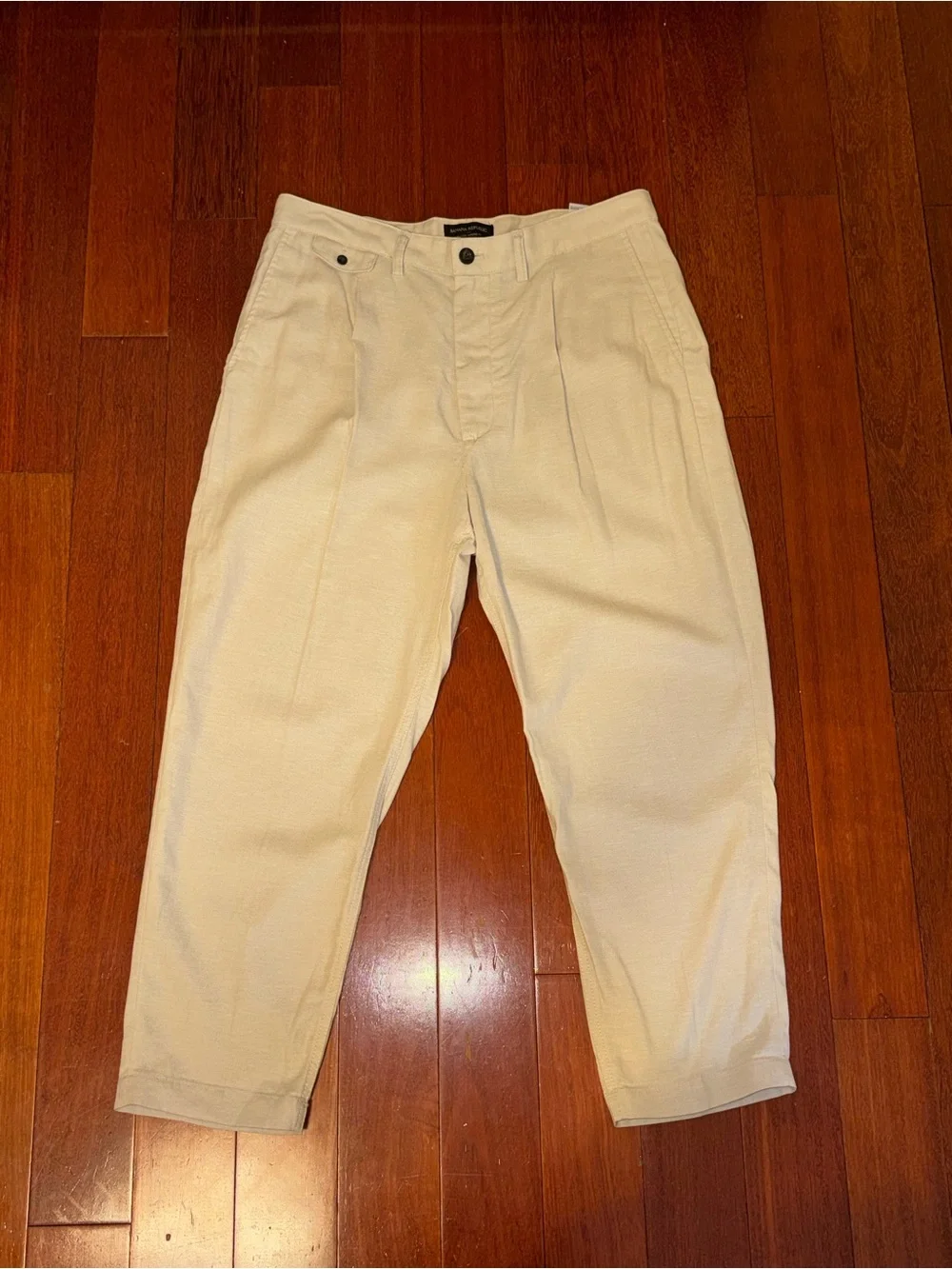 Banana Republic Relaxed Tapered Linen-Blend Pants 34x30 (25in inseam). Beige Men